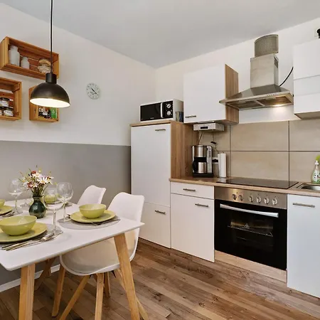 - Arzgebirg * Grunhainichen